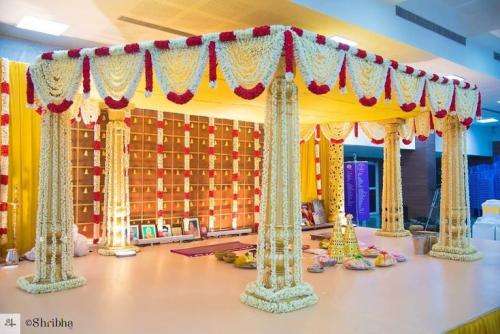 Shribha Events-auf-Instagram - Ein-6-Saulen-Muhurtham-Dekor-fur-Lakshmi-Srinaths-wunderschone-3-tagige-TamBram-Hochzeit-shribha-shribhaweddings-tambramwedding…-